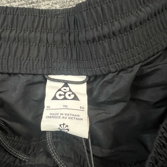 ACG Nike shorts new with tags black XL woman’s zipper pockets - Picture 4 of 6